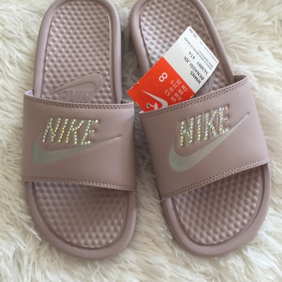 Pink Nike slides with studs - Picture 3 of 8